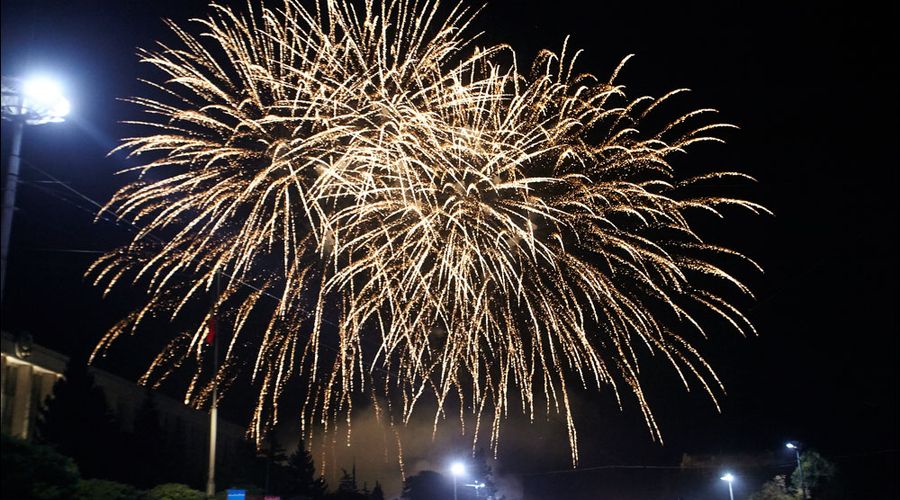 Грандиозный концерт в центре столицы сегодня продолжится