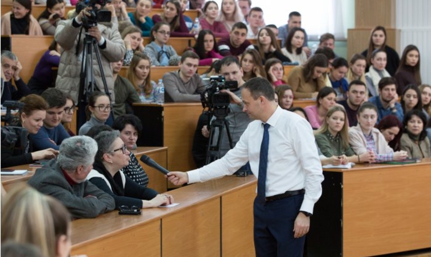 Андриан Канду: 