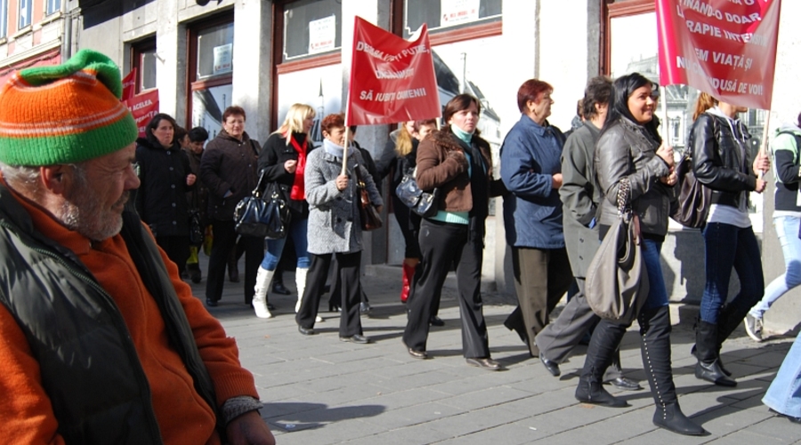 Сельские женщины провели митинг у стен парламента