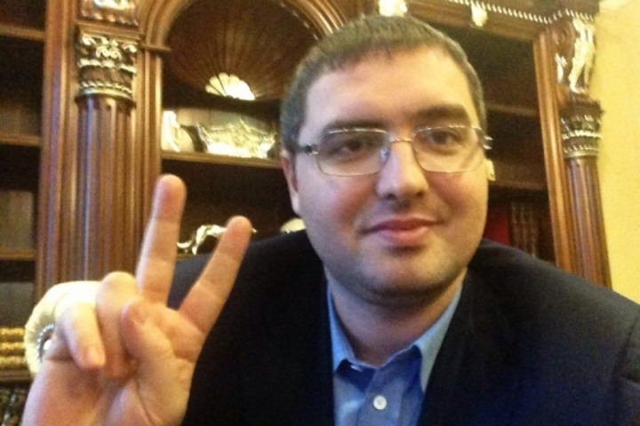 Усатый: “Платформа «DА», руководимая олигархами, использует протестантов на Площади Великого Национального собрания”