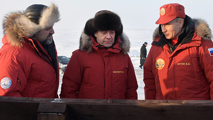 Путин и Медведев прилетели в Арктику контролировать борьбу с мусором