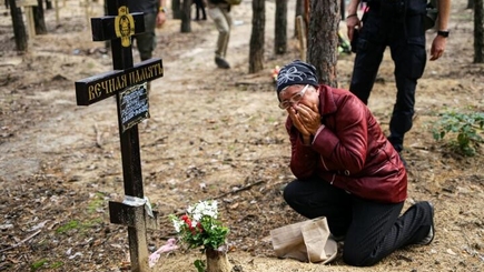 «Внучка попросила чаю — я вышел, а всю семью убило бомбой». Жители Изюма о том, как разрушали их город