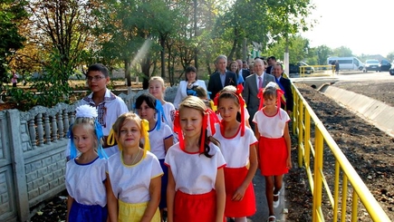 Цынцаренских учеников ожидает современная дорога