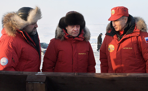 Путин и Медведев прилетели в Арктику контролировать борьбу с мусором