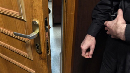 Экс-начальник управления ФСИН РФ попытался совершить суицид в зале суда