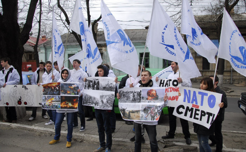 Лиги русской молодежи и «Родина-Евразийский союз» провели в Кишиневе акцию протеста против НАТО