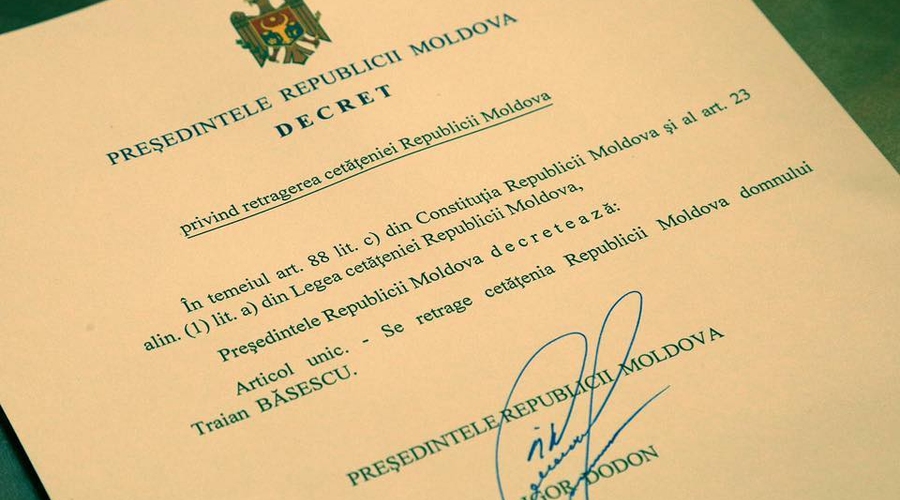 Додон лишил Траяна Бэсеску молдавского гражданства
