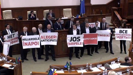 Социалисты устроили беспорядки в зале заседаний Парламента