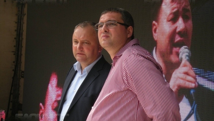 А где работает Ренато Усатый?