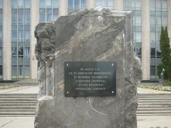 Представители ДПМ во власти не спешат демонтировать «памятник советской оккупации»