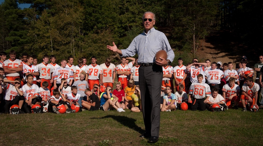 Байдену предложили отключить Россию от SWIFT