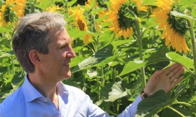 Лянкэ посмотрел на процесс сбoра зерновых