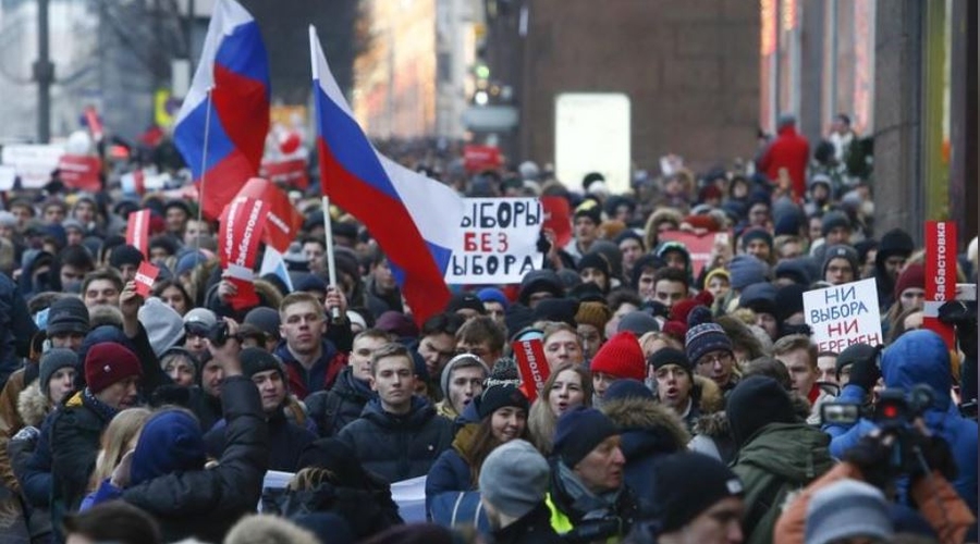 Прямо под носом: В центре Москвы протестующие спели знаменитую песню о Путине (18+)