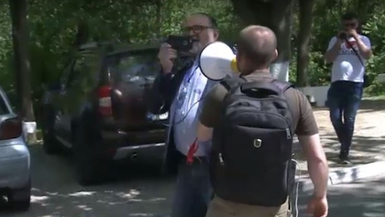 Однопартийцы Aндрея Нэстасе атаковали протестующего