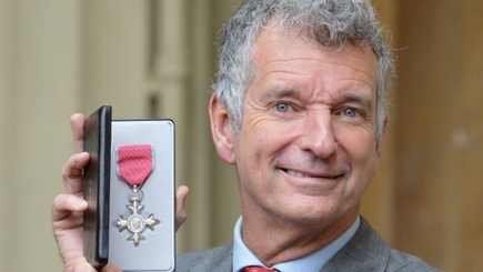 Британский актёр удостоен награды за помощь детям с особыми потребностями из Республики Молдова