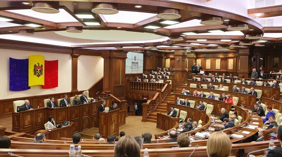 Завтра парламент Молдовы соберется на внеочередное заседание