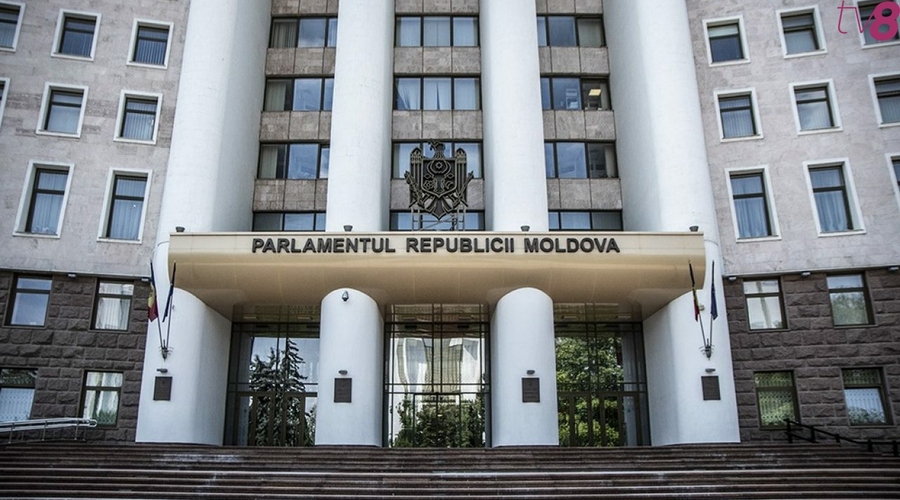 “Налог на Facebook, посылки и гибридные авто”. Парламент утвердил налоговую политику на 2020 год