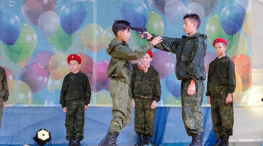 Российский сенатор посетовал на неумение школьников бросать гранаты