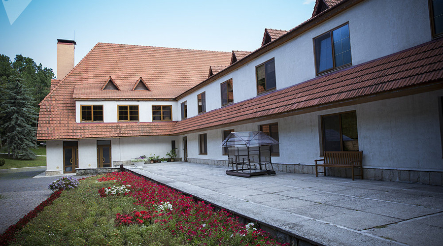 Депутаты ДПМ предложили сделать из резиденции президента в Кондрице санаторий для пожилых людей