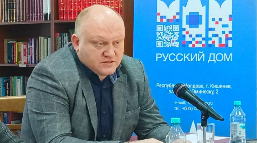 Депутат-социалист весь в долгах…