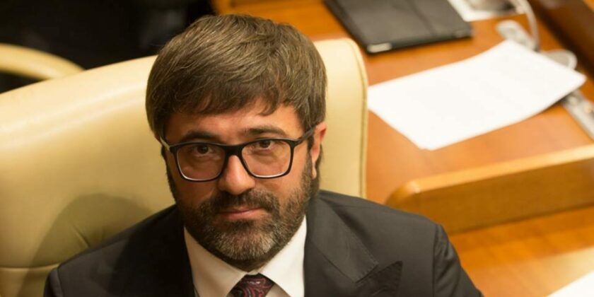 Судьи выдали ордер на арест В.Андронаки. Его объявили в международный розыск.