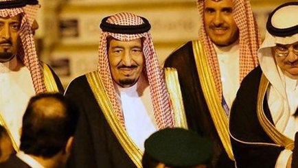 Саудовская Аравия обваливает цены на нефть