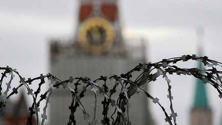 Удар по госдолгу и отключение SWIFT: чего опасаются российские власти