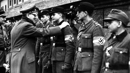ЦРУ рассекретило доклад 1943 года: Гитлер испытывал сексуальное влечение к Гессу и любил наблюдать за подростками