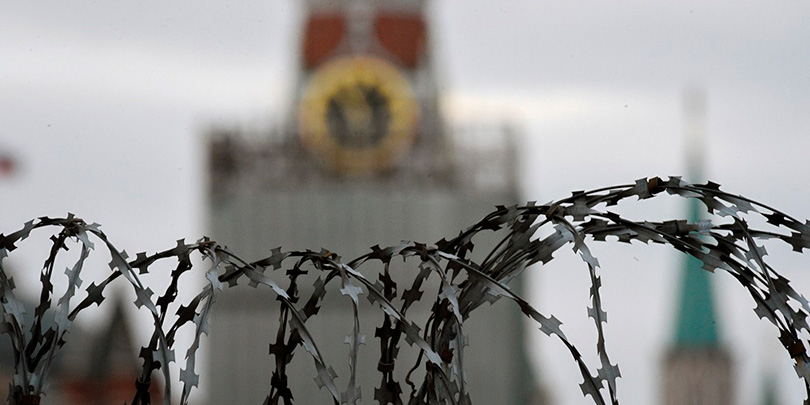 Удар по госдолгу и отключение SWIFT: чего опасаются российские власти