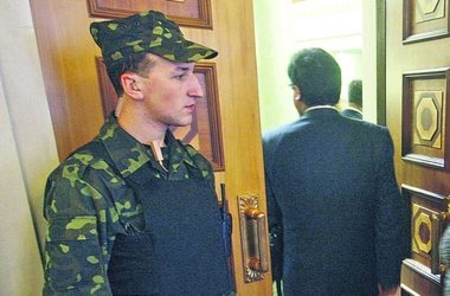 Круглый стол национального единства: Кого позвали, что обсудят и что предлагают эксперты