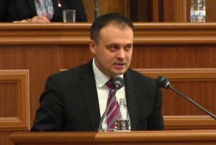Адриан Канду: 