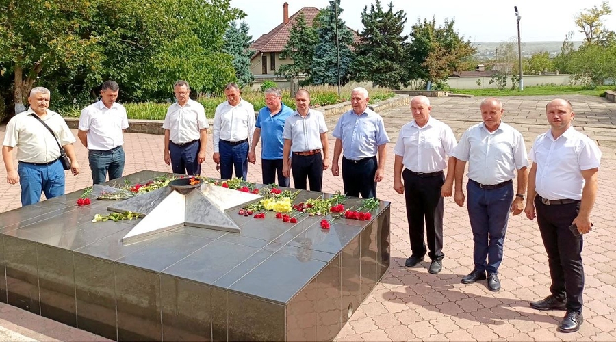 Д.Константинов: