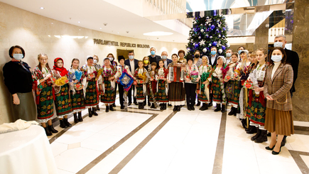 ОБНОВЛЯЕТСЯ. Пленарное заседание парламента: под колядки веселее снимать иммунитет с Шора