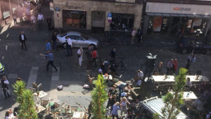 В Германии грузовик врезался в толпу людей