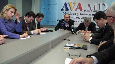 Круглый стол: Власть и оппозиция:  трудный поиск взаимопонимания и согласия