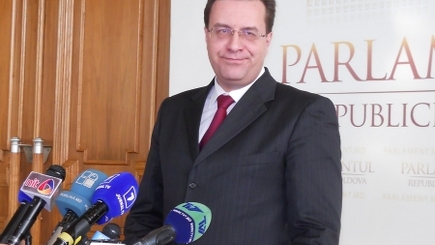 Правящий альянс просит Конституционный суд разъяснить действие 78 и 90 статей конституции при избрании президента