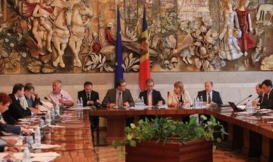 Сегодня парламент и правительство будут заседать вместе