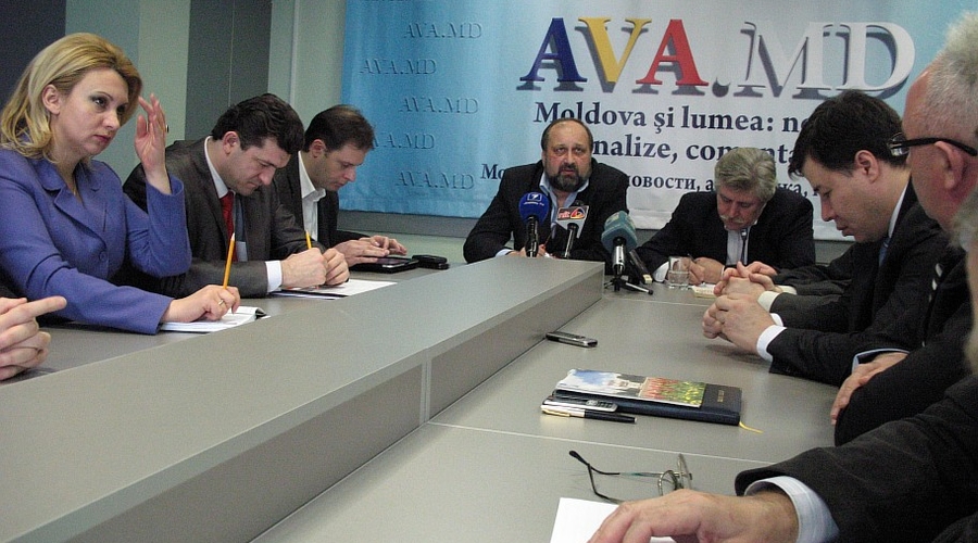 Круглый стол: Власть и оппозиция:  трудный поиск взаимопонимания и согласия