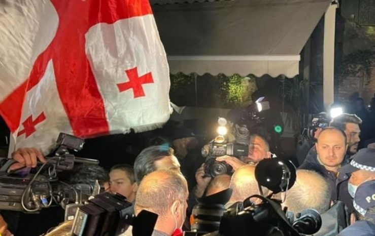 В Тбилиси устроили протест из-за приезда российского журналиста, были столкновения с полицией