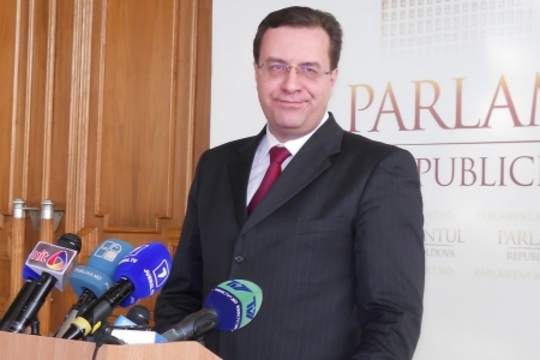 Правящий альянс просит Конституционный суд разъяснить действие 78 и 90 статей конституции при избрании президента