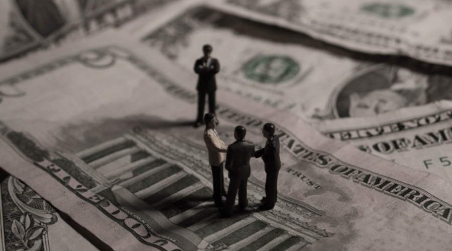 Короли, шуты и публика-дура. Что нам даст борьба с олигархами и с коррупцией