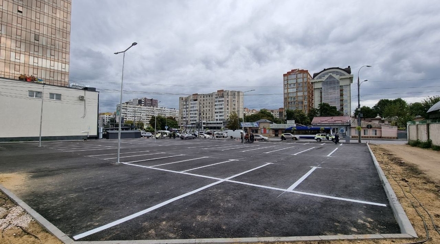 В Кишиневе на Измаильской, 27 обустроена муниципальная общественная парковка.