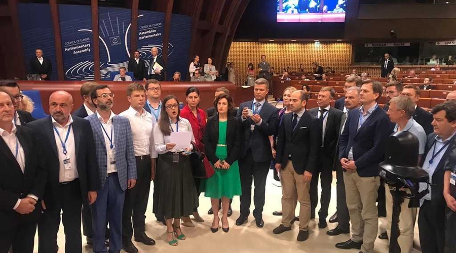 Россию вернули в ПАСЕ без санкций: Украина и 6 стран устроили демарш. Все подробности