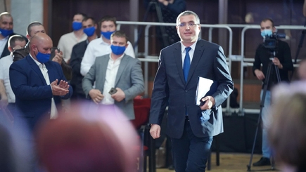 Вернулся и никуда не уйдет?