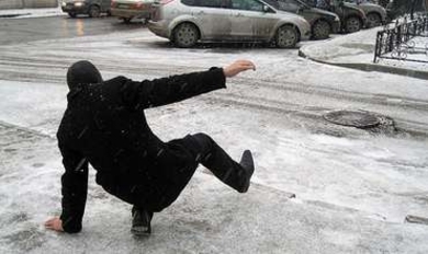 В Молдове действует желтый код метеоопасности из-за гололедицы