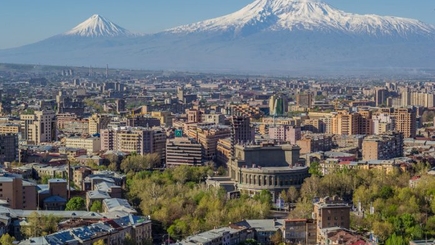 Полиция штурмует захваченный в Ереване полк ПП