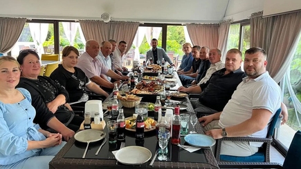 Встреча партии “Возрождение” прошла в ресторане: шашлык и коньяк