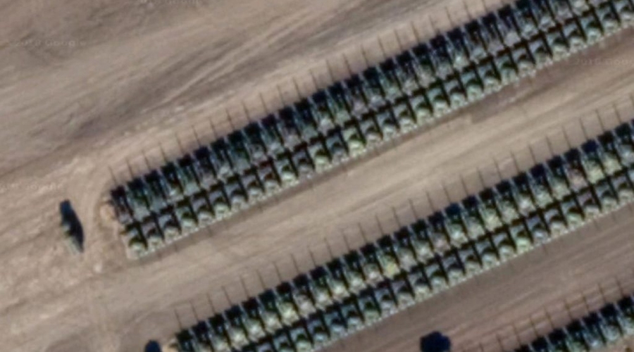 Спутник зафиксировал сотни российских танков возле границы с Украиной