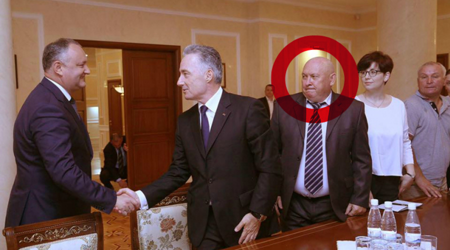 Советник Додона просит у Путина танк для спасения «русского островка»