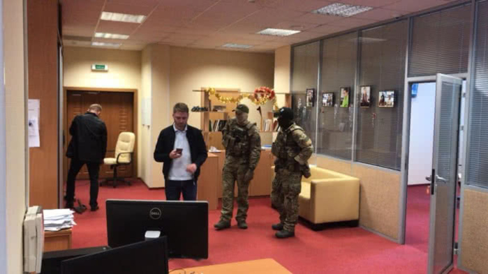 Силовики показали, что нашли в офисе 